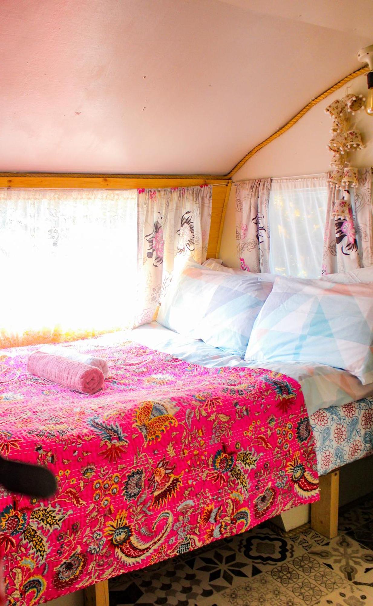 מלון Chapeltown Retro Caravans At Valentia Island Escape מראה חיצוני תמונה